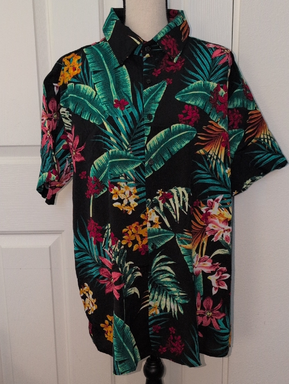 PatPat Men's Black Hawaiian/Tropical Print Short-Sleeve Shirt